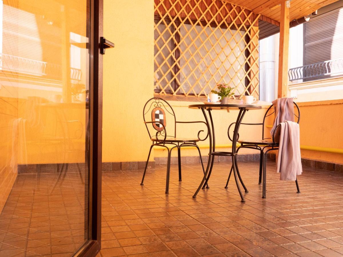 One Love Terrace Apartment Boekarest Buitenkant foto